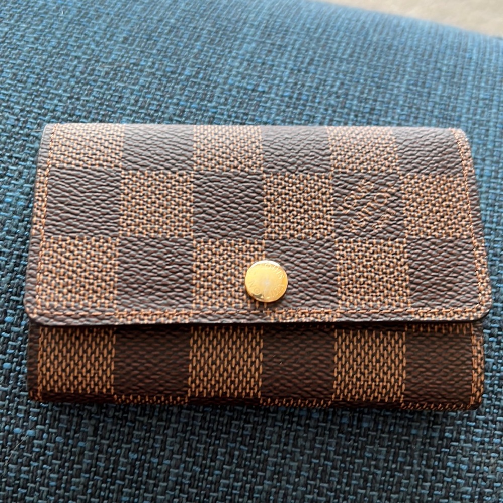 Authentic Louis Vuitton 6 holder key holder
